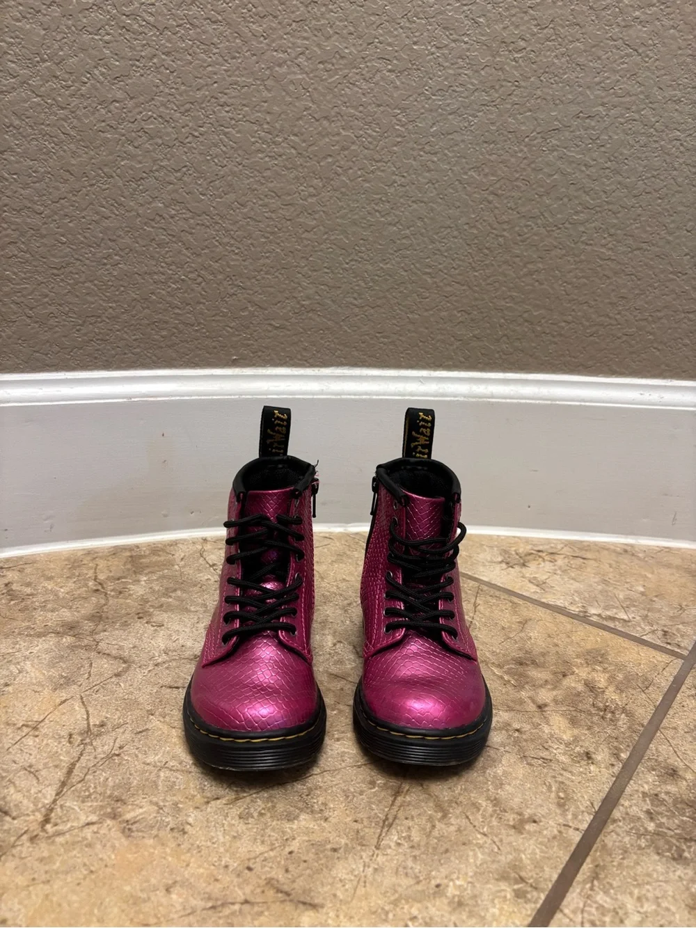 Dr. Martens Junior/Toddler 1460 Reptile Emboss Lace Up Boots in Pink